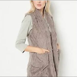 NWOT Koolaburra by UGG Embossed Cozy Sherpa Fleece Vest